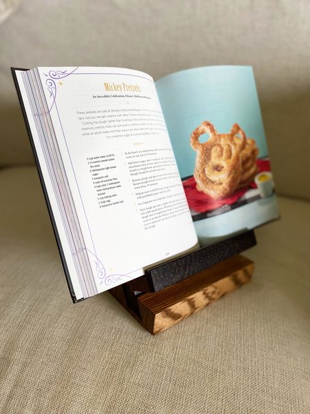 Cook book stand